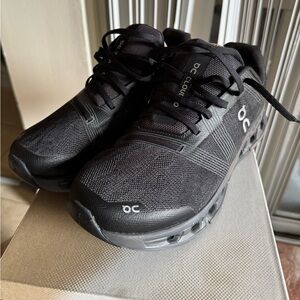 Men’s cloudgo wide size 10.5 wide New